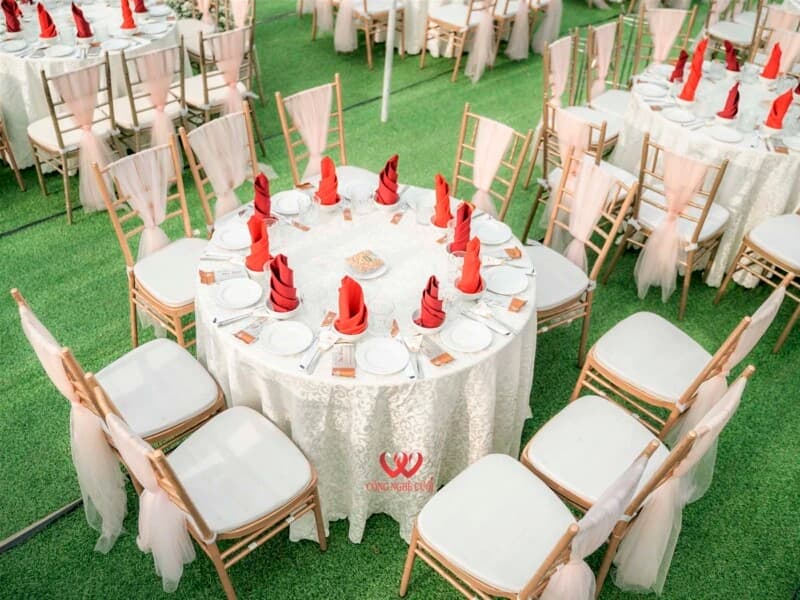Thuê Hay Mua Dụng Cụ Tiệc? So Sánh Chi Phí Thực Tế Cho Tiệc 20 Người